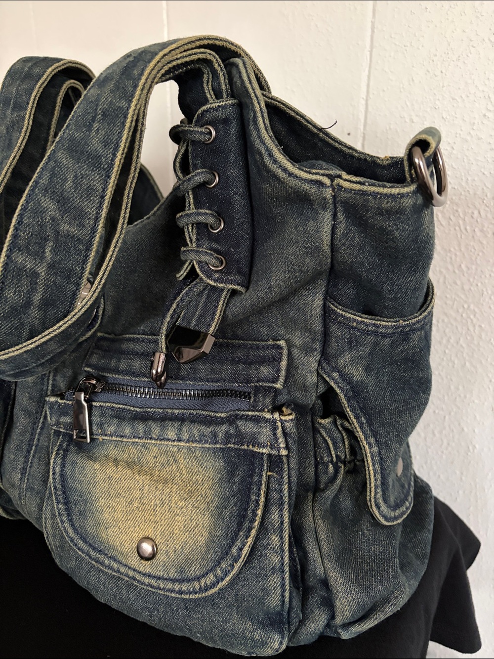 Shoulder/crossbody bag. Distressed denim w/2 zipped front pockets. - Picture 3 of 7